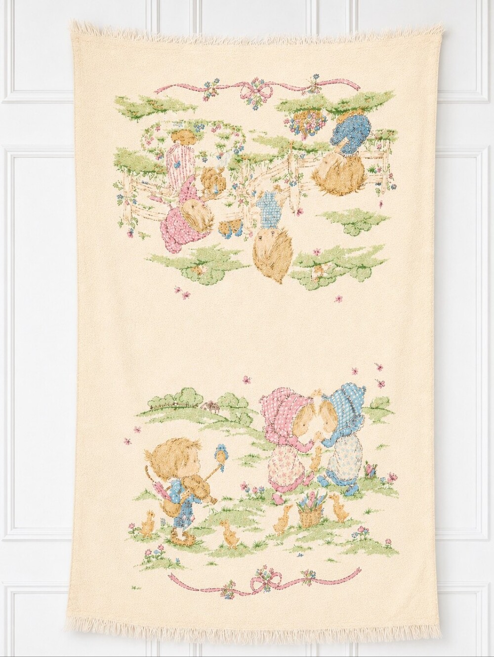 Vintage 1975 Betsey Clark for Martex Bath Towel Hallmark Fringed Ivory Garden